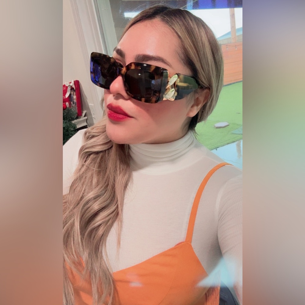 BIG SALE🫶Stella McCartney Tortoise Sunglasses with Gold Detail - Picture 6 of 16